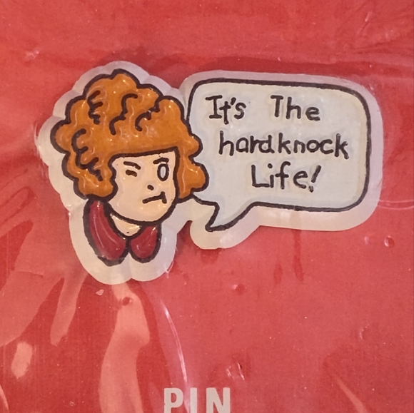 NWT! Vintage 1981 Orphan Annie Pin - Picture 3 of 8